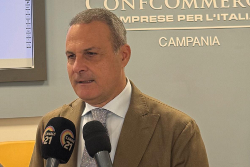Russo su caro-carburanti: “Nessun allarmismo, ma la guerra può diventare pretesto per fare cassa”