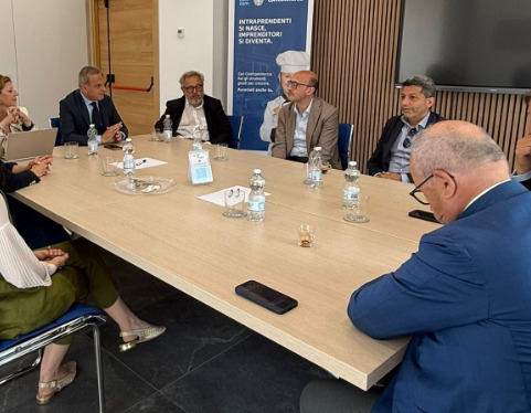 Confcommercio Campania: incontro su logistica e sviluppo portuale con il Vicepresidente della Giunta Regionale e Assessore ai Trasporti della Regione Campania Mario Casillo